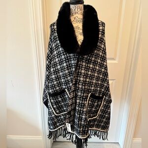 Black and White Houndstooth Women's Cape with Faux Fur Collar